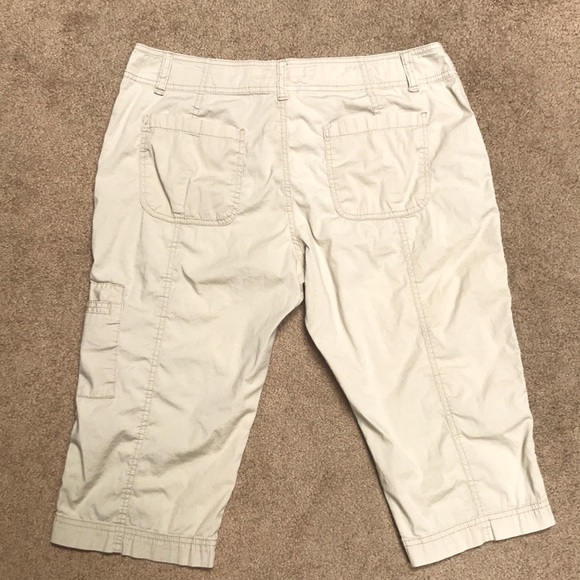 Old Navy mid rise khaki shorts - Picture 2 of 3